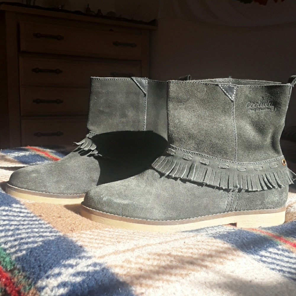 Gray suede fringe detail pull on bootie